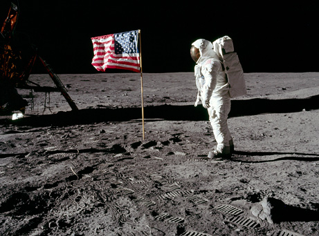 moon landing hoax. 090716-01-moon-hoax-flag-
